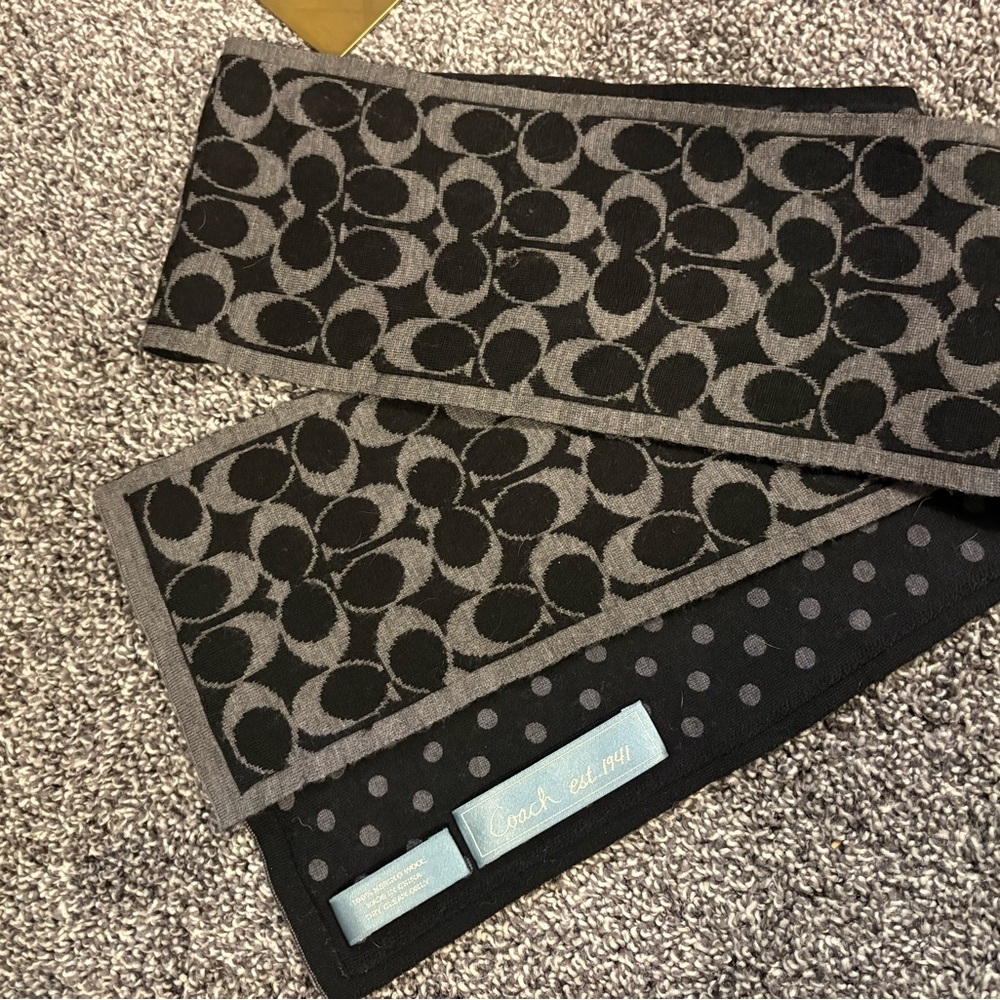 Coach wool Signature scarf - Picture 3 of 10